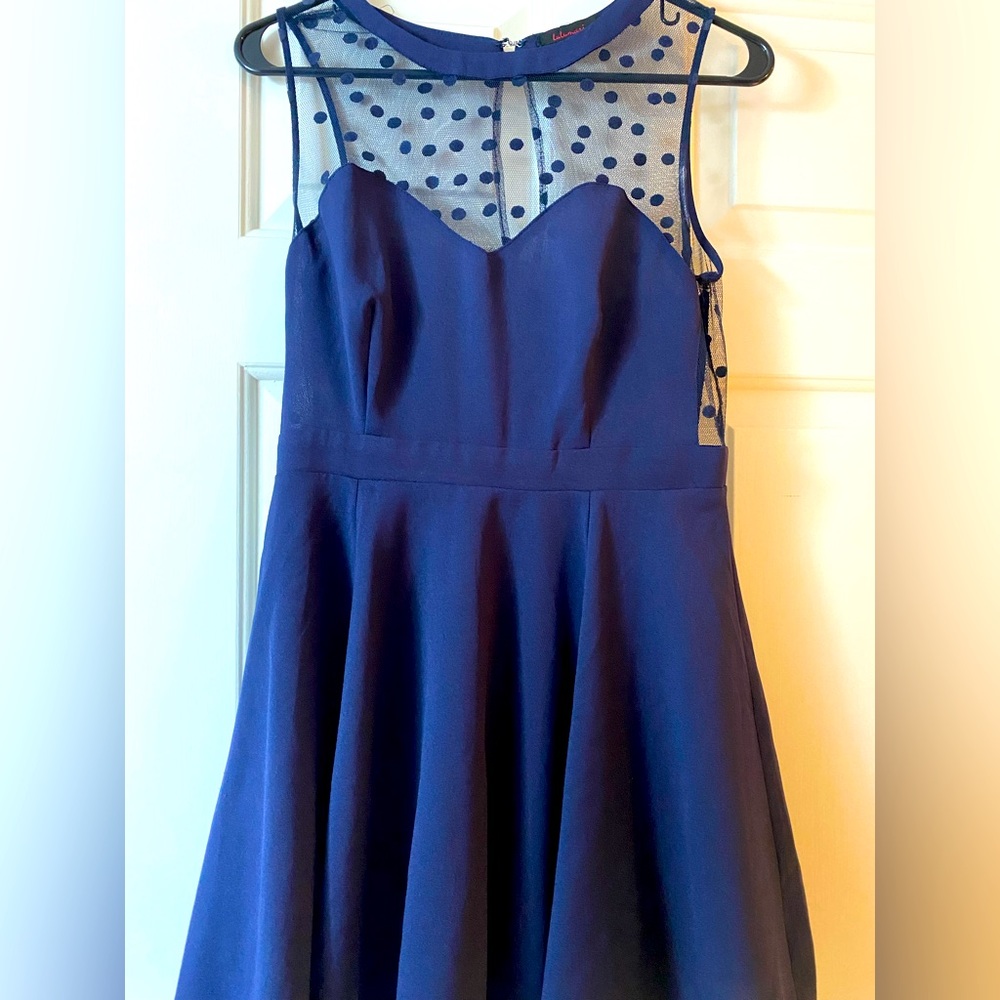 Women’s sleeveless party dress with mesh bodice